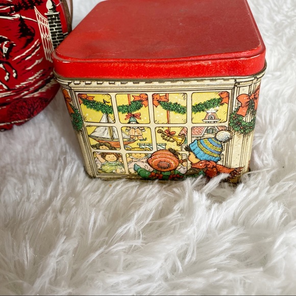 Set Of 2 Vintage Holiday Christmas Collectible Tins - Picture 3 of 11